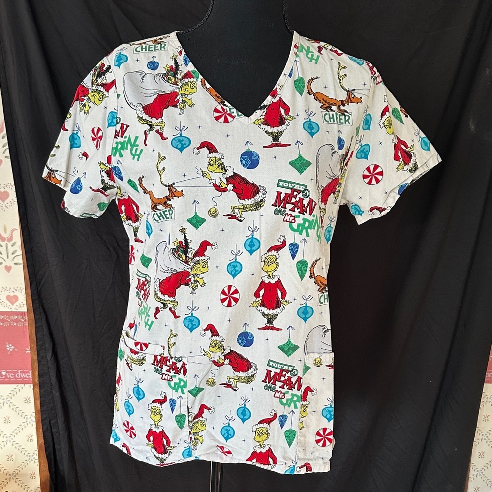 Holiday Dr. Seuss White Scrub Top - Size S - The Grinch